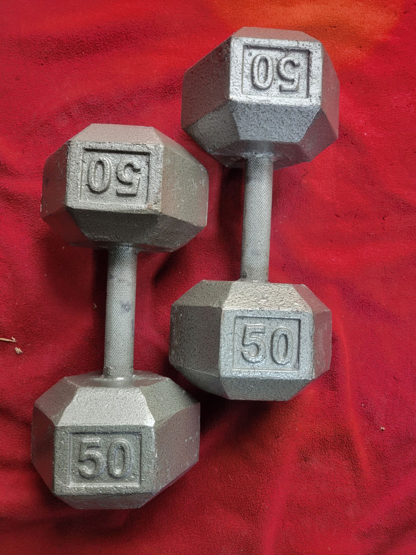 SET OF 50LB. HEXHEAD DUMBBELLS TOTAL 100LBs 11525 S HALSTED DUNKIN DONUTS/7111.S WESTERN WALGREENS
90$ CASH ONLY AS IS.