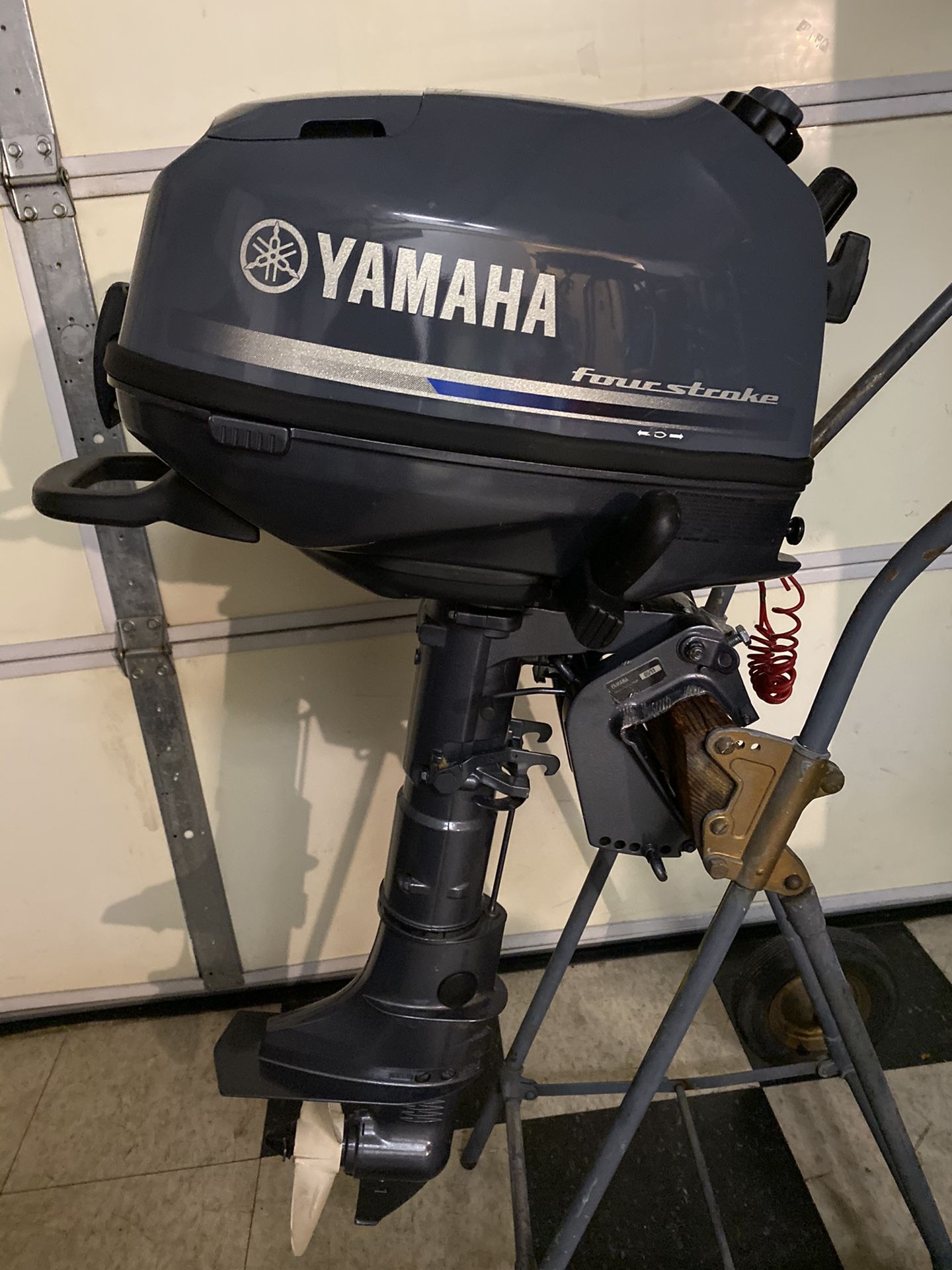 Clean Yamaha 4hp 4stroke outboard motor (short shaft)