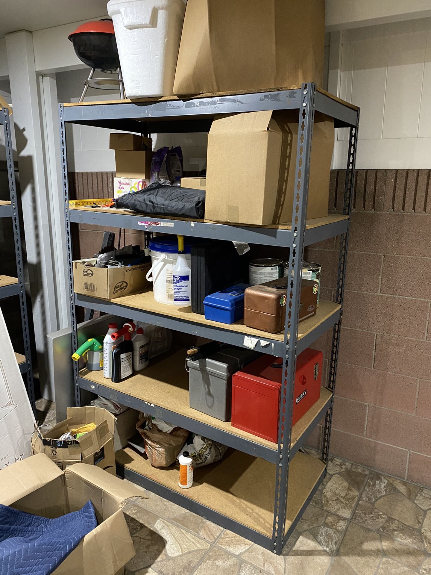 Free Adjustable Metal Shelves