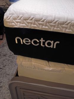 NECTAR PREMIER QUEEN SIZE MATTRESS ( LIKE NEW )