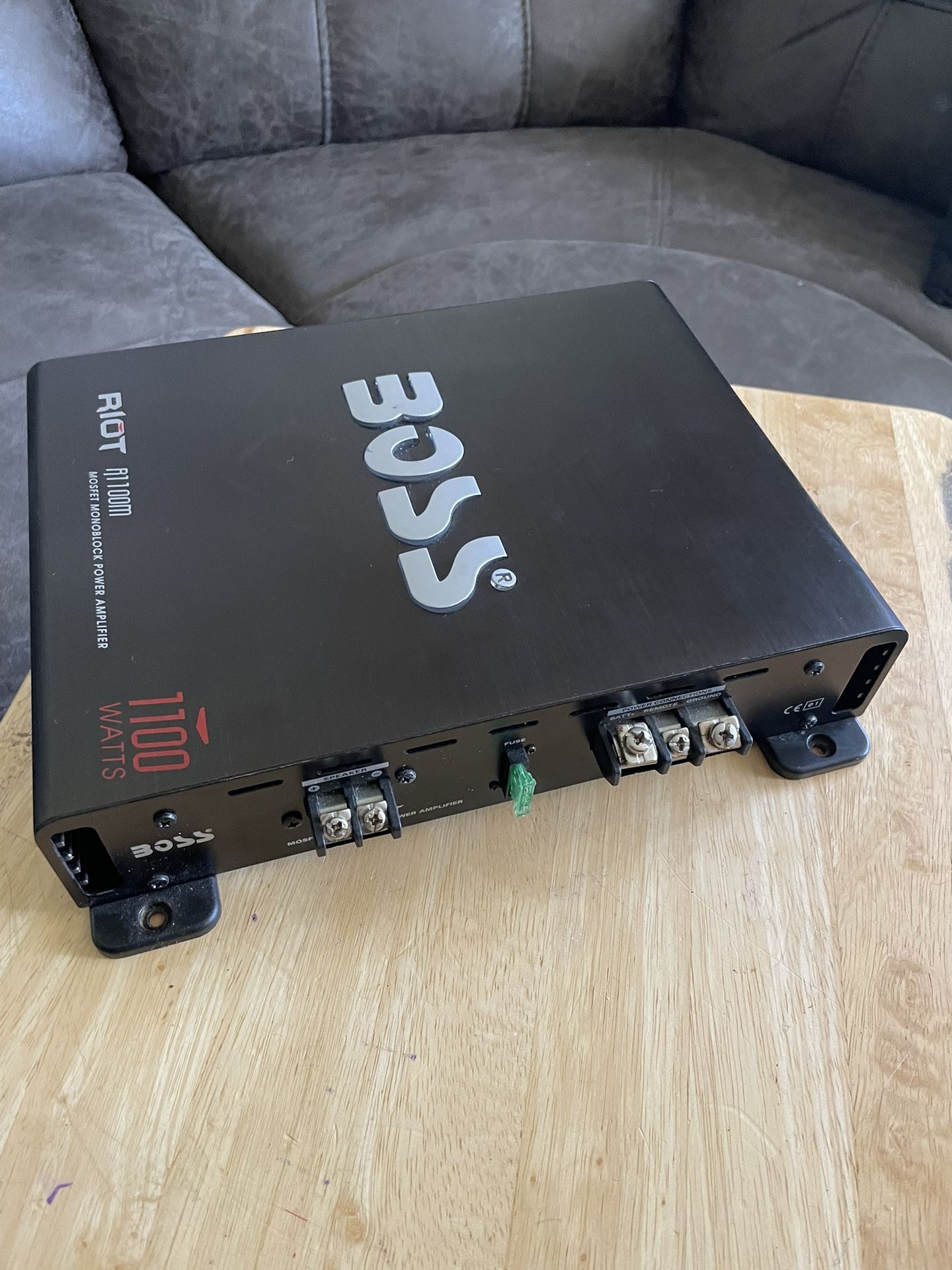 Boss 1100 Watts Riot R1 100m Amplifier