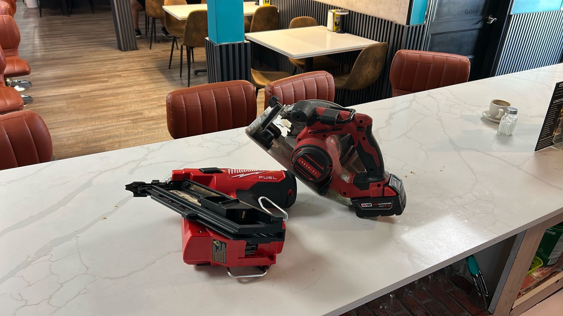 Combo Sierra Y Clavadora Milwaukee