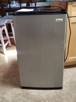 Magic Chef MCBR360S 3.6 cu.ft Mini Refrigerator