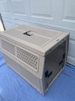Large Foldable Dog Crate (33 x 22 & 23 inch high)  Super easy to fold/ collapsible 