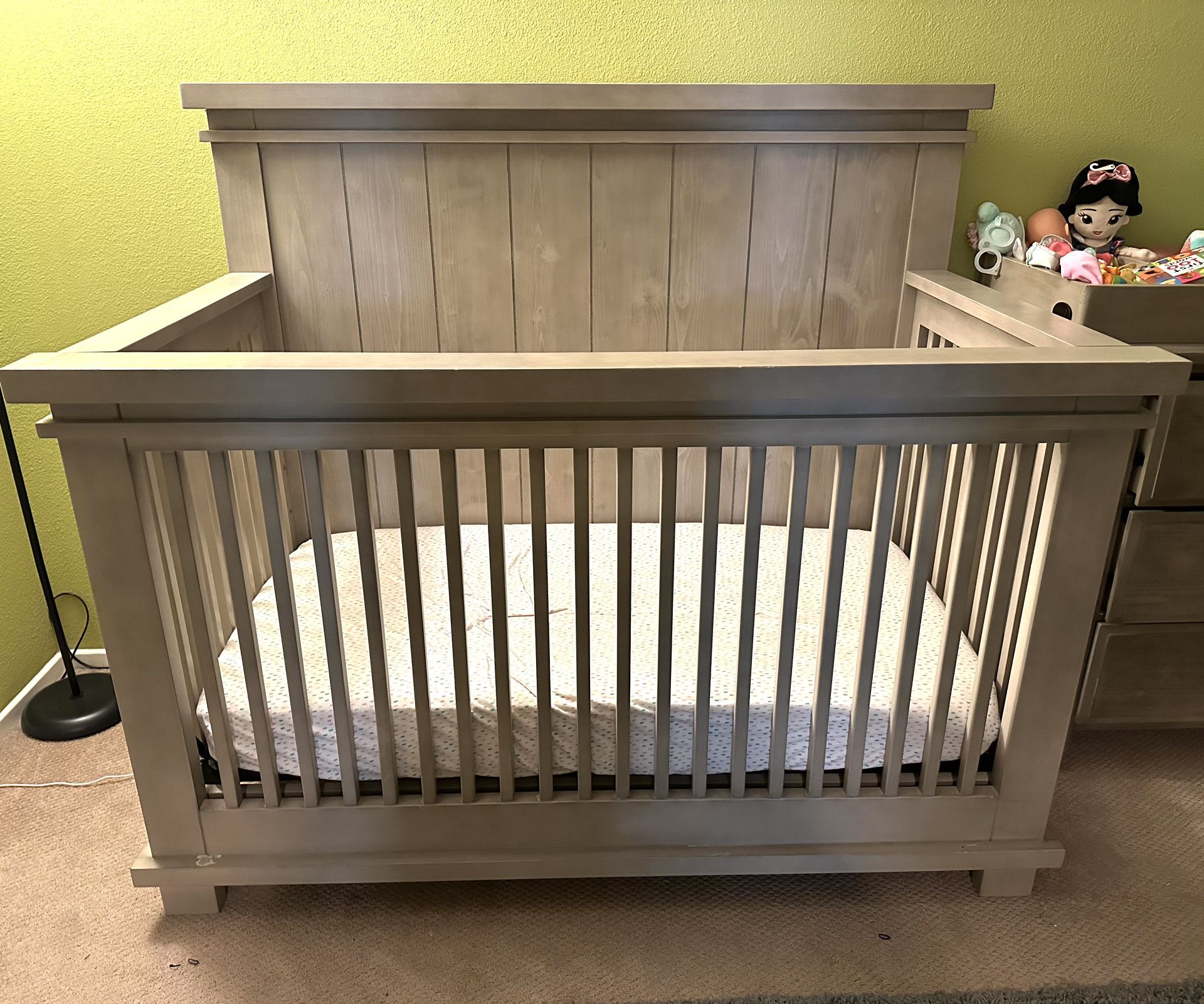Baby Crib ( Soho Baby Hampton Premium Crib) baby mattress included