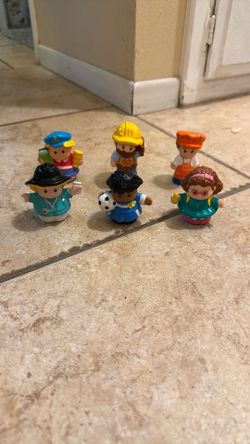 6 Fisher Price little People 