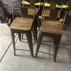 4 Bar Stools 