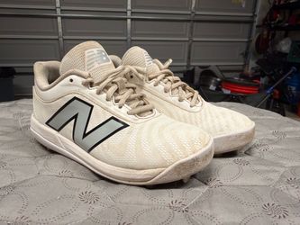 Kids New Balance cleats size 1.5 (Used)