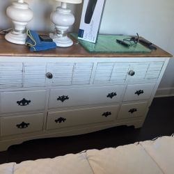Dresser 