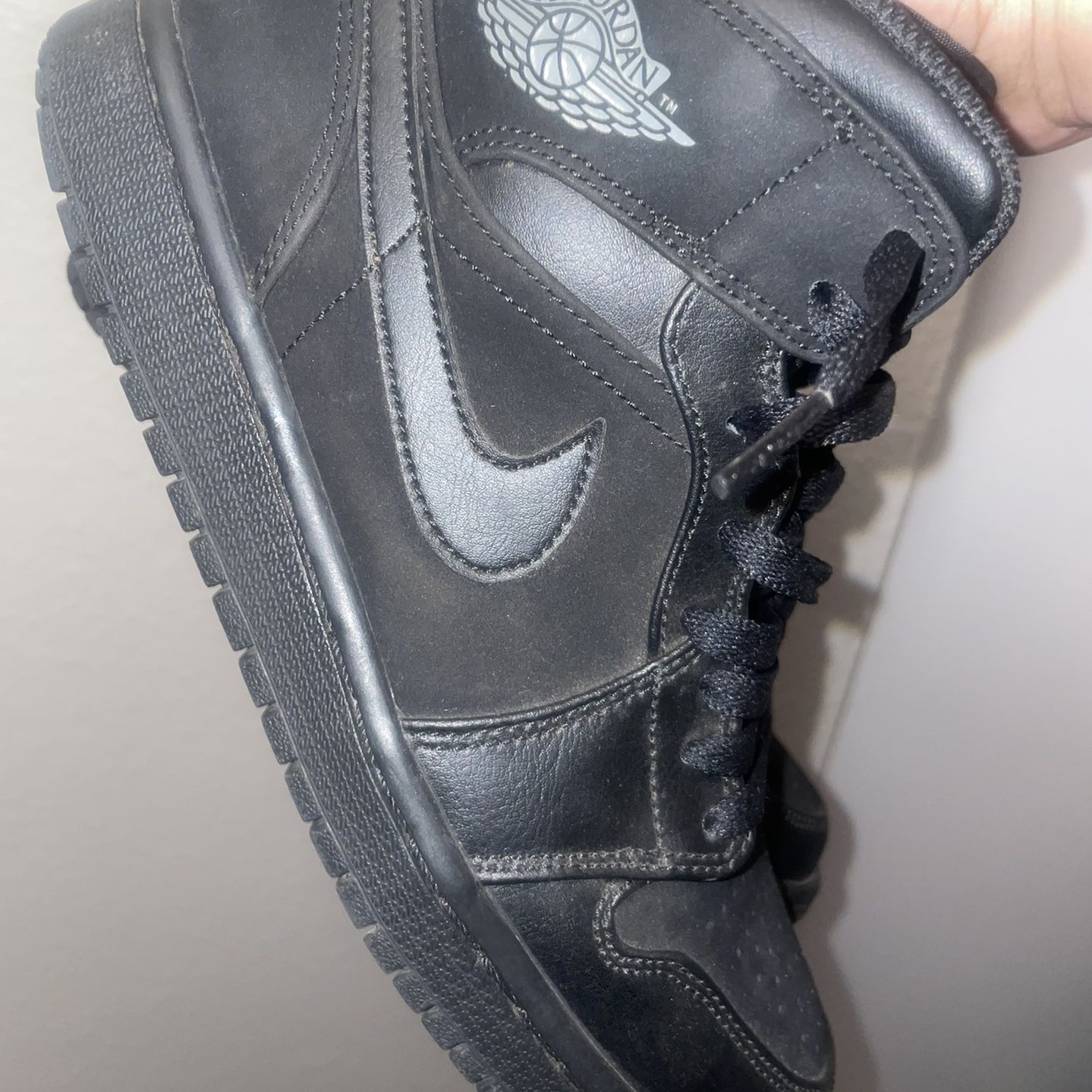 Air Jordan 1 Mid Triple Black (2018)