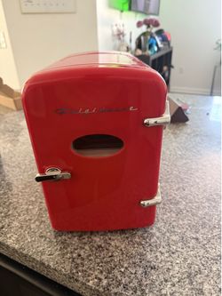 Mini fridge