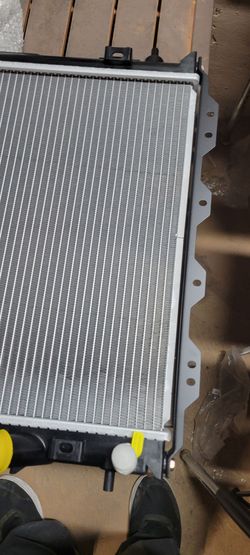 2003  ------2009 Chrysler PT cruiser  2.4 radiator