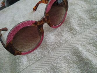 Gucci women frames with pink hat