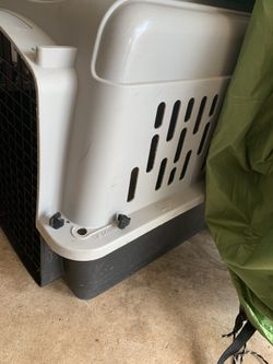 Plastic kennel