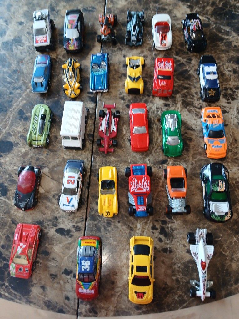 Vintage Hotwheels Lot Of 28
This vintage lot of 28 Matchbox Made of diecast material in Hong Kong, these cars are part of the Matchbox brand and fe
