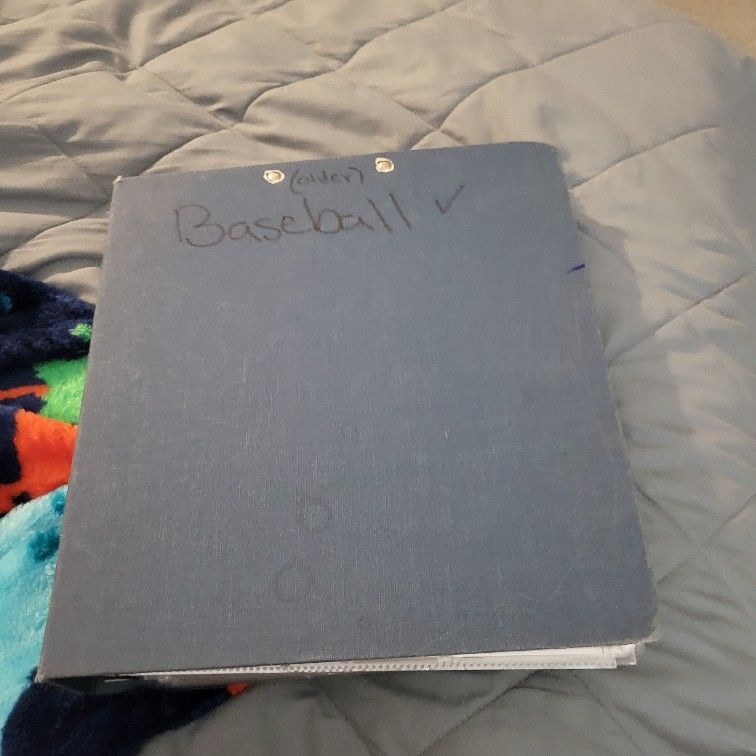 Medium sized finder full of old baseball cards