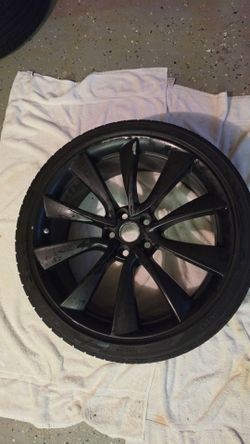 Tesla model 3 performance tire and wheel