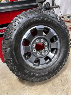 Ford 8lug Oem caps included