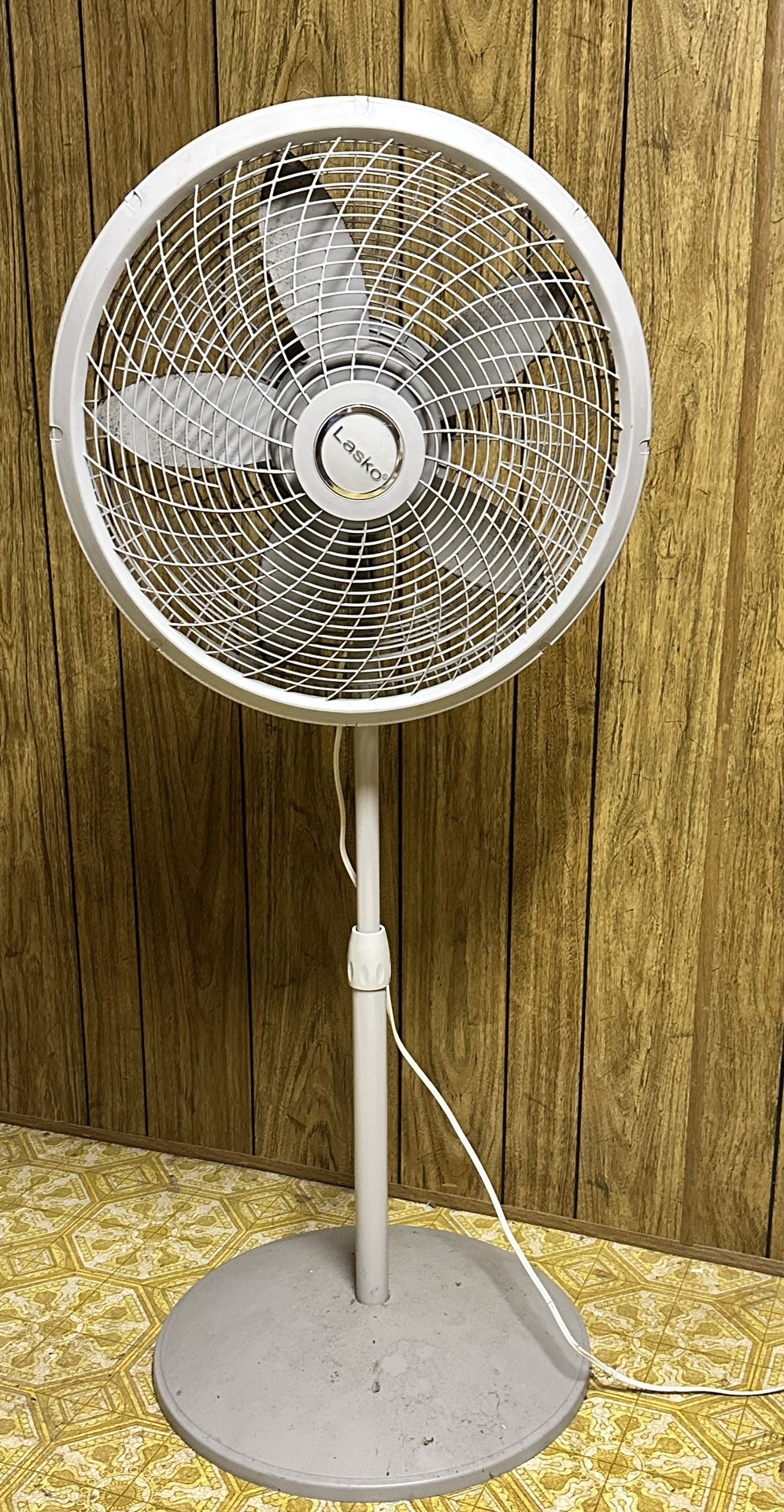 Lasko Oscillating Freestanding Fan