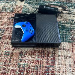 Xbox one (with controller)