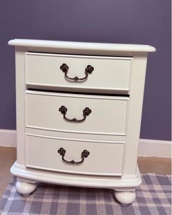 REFINISHED  Kids Legacy Classic “white dove” 🕊️ nightstand