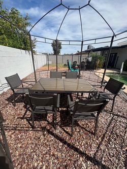 Outdoor table and 6 chairs