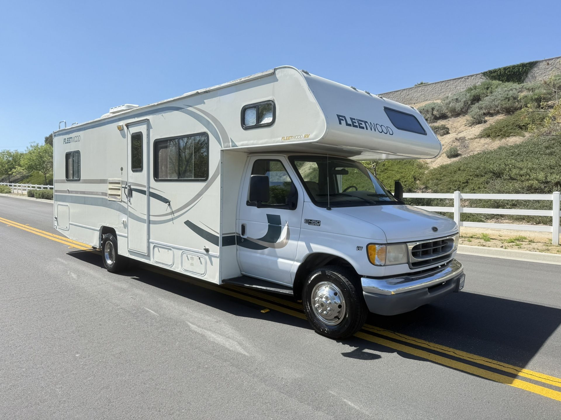 2001 Fleetwood tioga 29ft clean