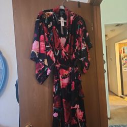 Brand NEW  NATORI  ELEGANT ROBE!