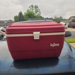 Vintage Red & white IGLOO Plastic Cooler - USA made
