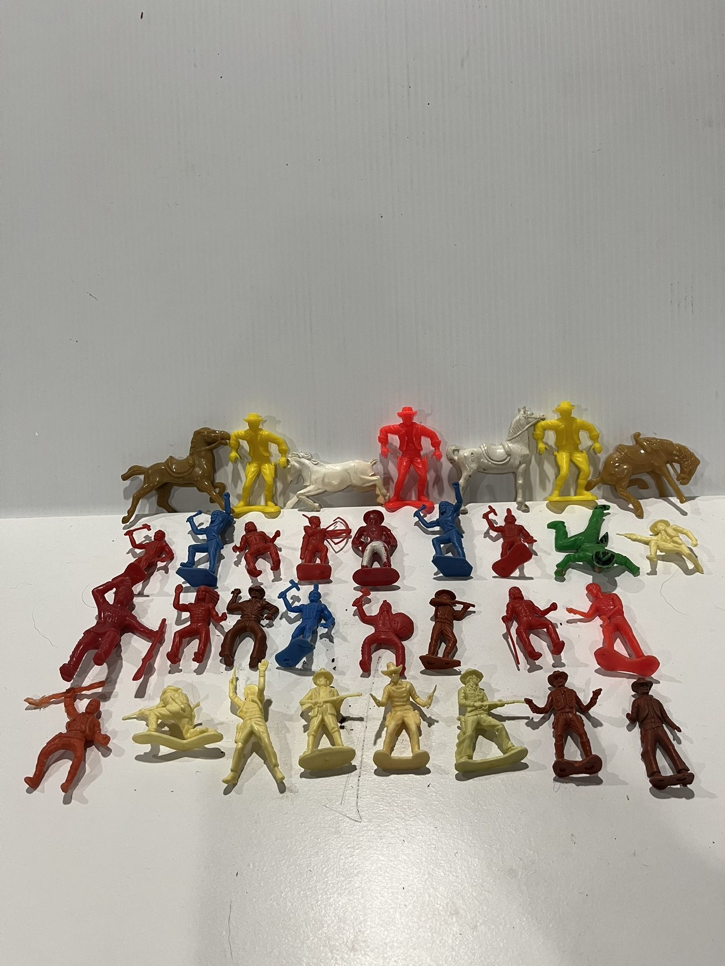 Vintage Giants Cowboy & Indians Plastic Toy Lot