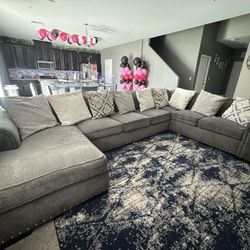 Large Gray Sectional Sofa in Excellent Condition