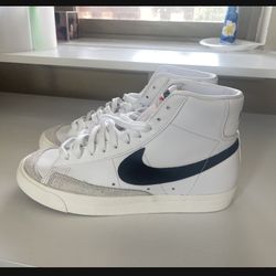 Nike Blazers Size 9 1/2