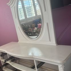 Dresser with mirror FREE