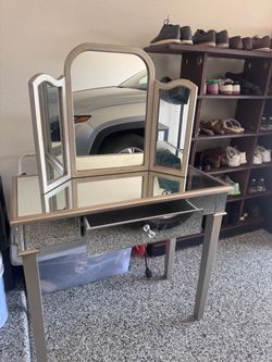 Mirrored Vanity Table with Tri-Fold Mirror