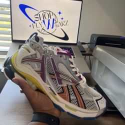 Multi color runner