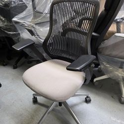 🔥CLEARANCE SALE!🔥KNOLL REGENERATION CHAIR POLISHED ALUMINUM ADJUSTABLE ARMS & LUMBAR SUPPORT SEAT DEPTH  ADJUSTMENTS 