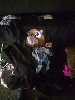 Yeezy shirts medium