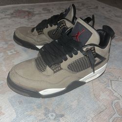 Travis Scott Jordan 4s