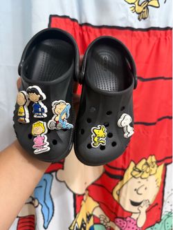 Crocs with Peanut and Snoopy Charms C10