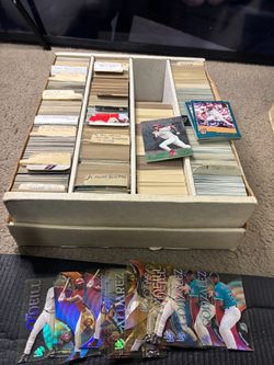 Lot of baseball cards and basketball