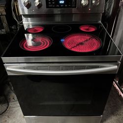 Estufa eléctrica Samsung le funciona muy bien todo