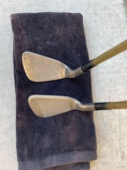 Golf wedge set Wilson Ultra PW and TW with gold boron shafts