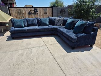 3 piece Sectional, smoke-free, pets free,  clean, in very good condition