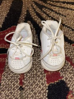Used white and pink toddler girls shoes size 3CW