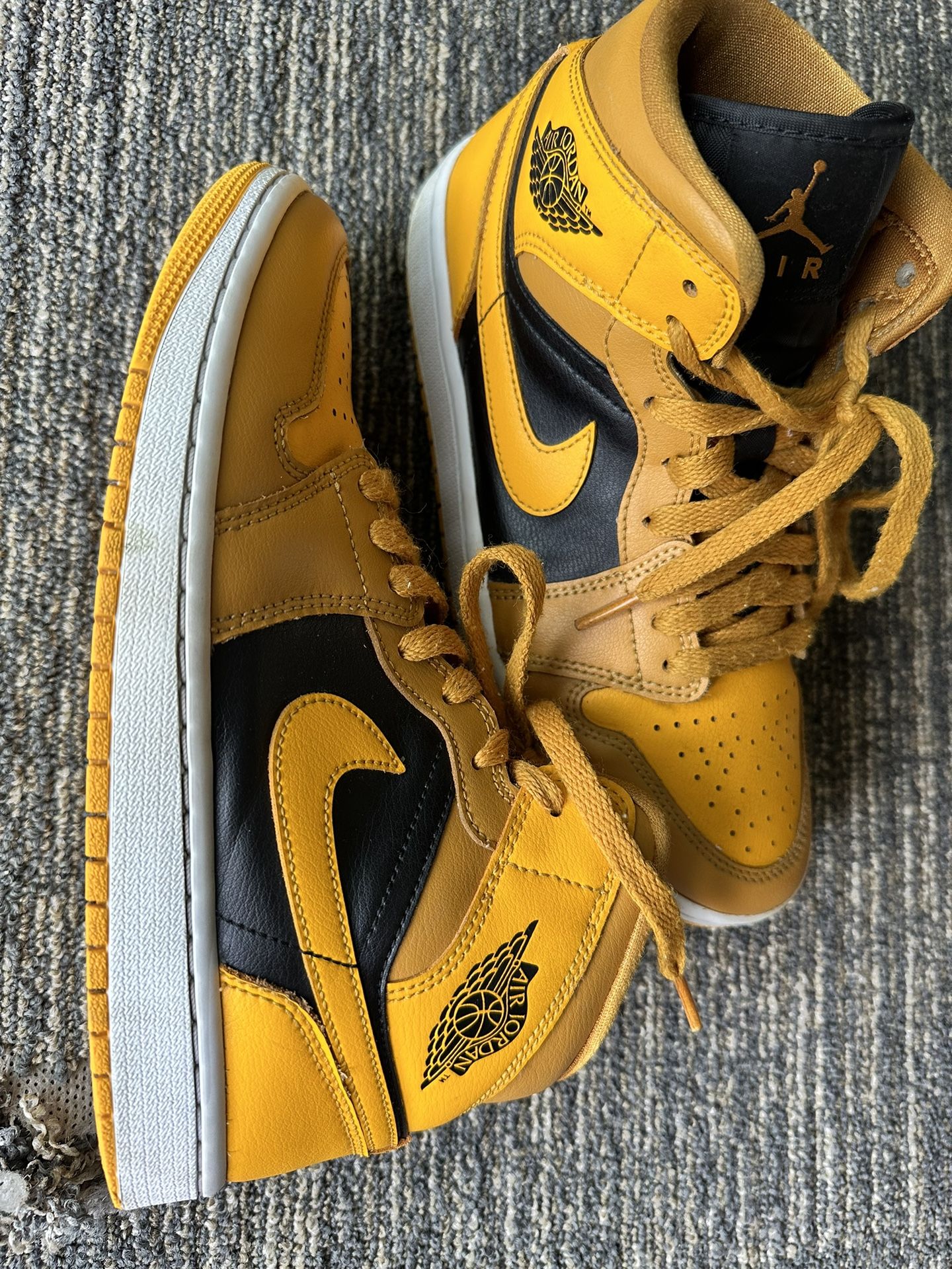 Jordan 1 Mid "Chutney/Taxi/Black" Women's Shoe size 8