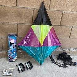 Diamond Stunt Kite Material:Ripstop Nylon Brand: Spectra Star Easy assembly System Lift,Lock & Fly Include 2 handles & Flying Line Like New condition 