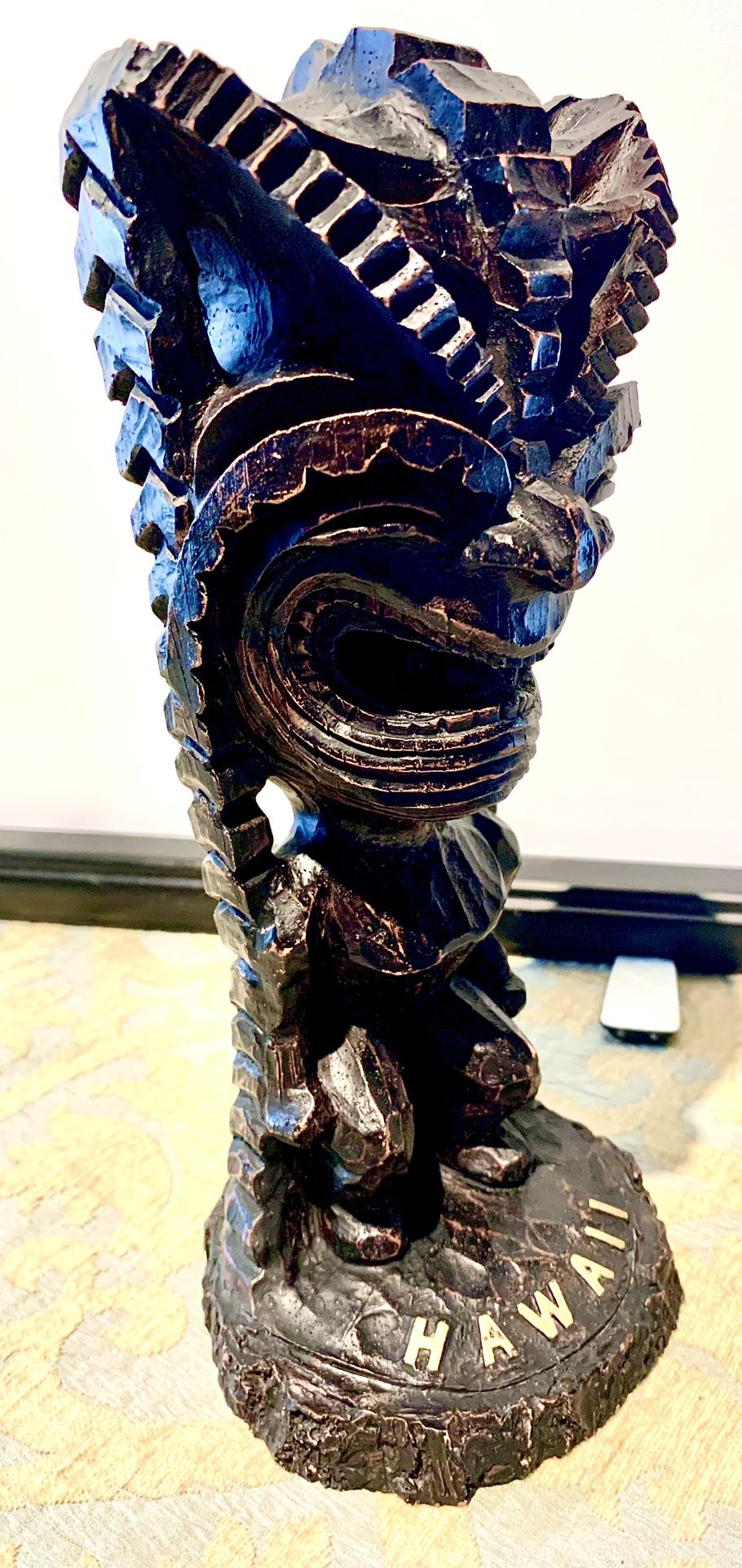 Original Hawaiian hard wood sculpture Hawaiian God in excellent vintage condition H10.5xW4.5xD4 inch Lbs 1.9 Item# 425 Lbs 1.9