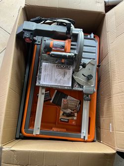 RIDGID 7 inch tile saw with stand
