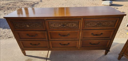 4 piece (with mirror) vintage Bassett cherry bedroom set