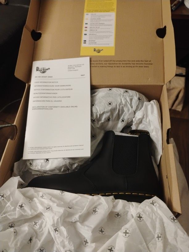 New Size 8M 9W Dr Martens Black Chelsea Boots